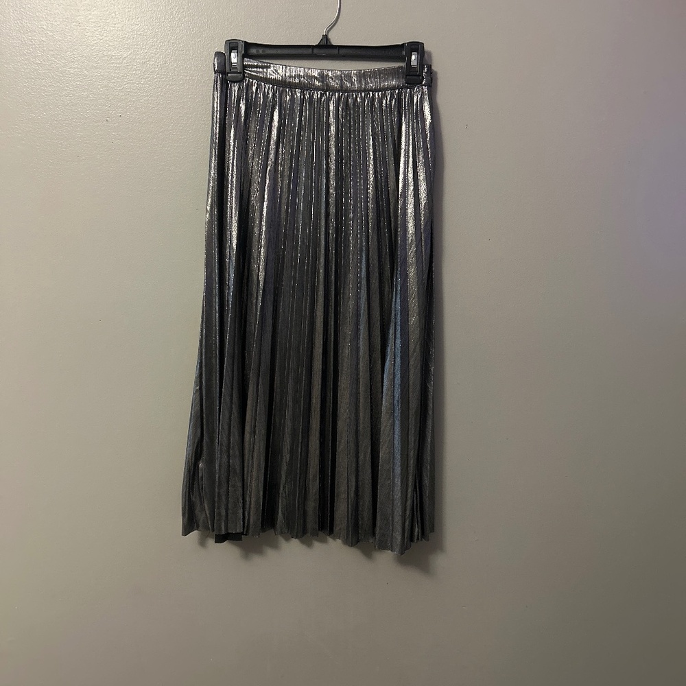 Metallic silver pleated skirt